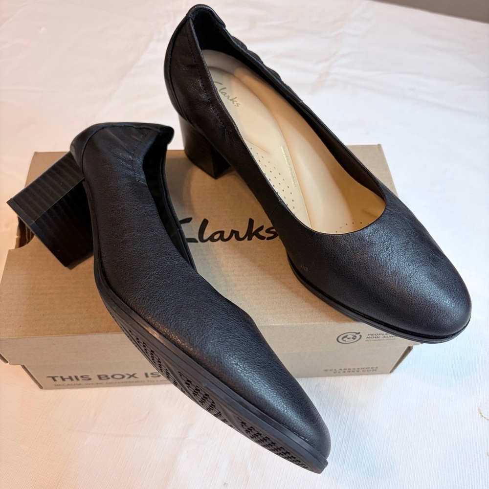 Clarks Women's Classic Black Heels - Picture 3 of 9